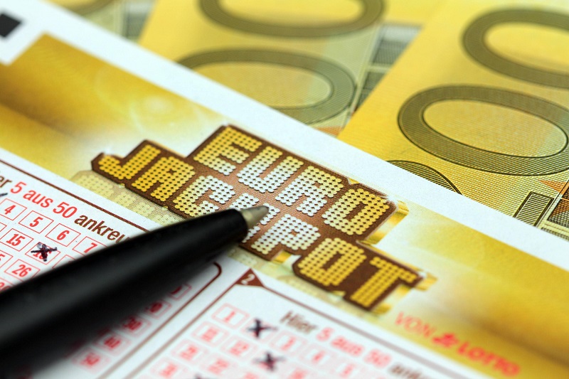 Estrazione Eurojackpot di venerdì 30 agosto 2024. Numeri vincenti del concorso del 30/8/2024, archivio estrazioni, combinazione e quote in Italia.