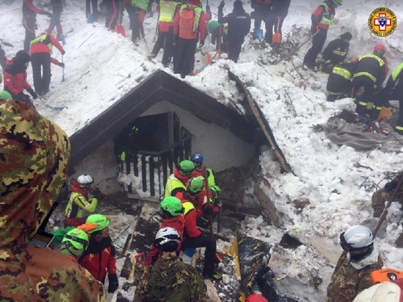 hotel rigopiano slavina soccorritori 18 gennaio