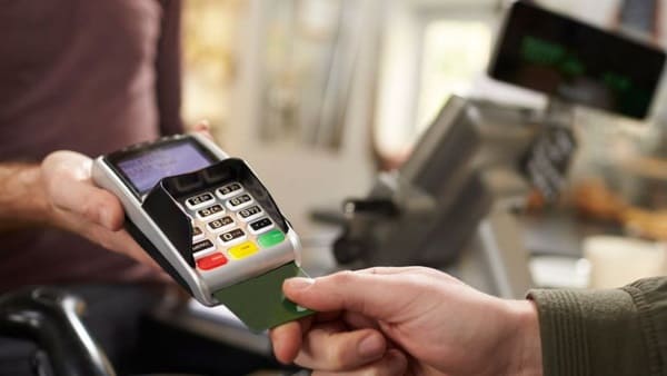 Dal prossimo 30 giugno scattano le sanzioni per commercianti e professionisti che non consentiranno ai propri clienti di pagare con Pos