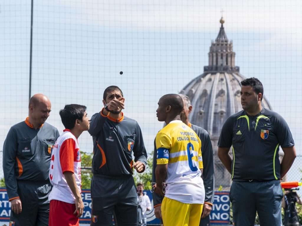 Il Pontificio Collegio Urbano vince la Clericus Cup battendo 3-0 in finale il Sedes Sapientiae: i Leoni d’Africa sono i primi a conquistare 4 volte la Coppa con il Saturno