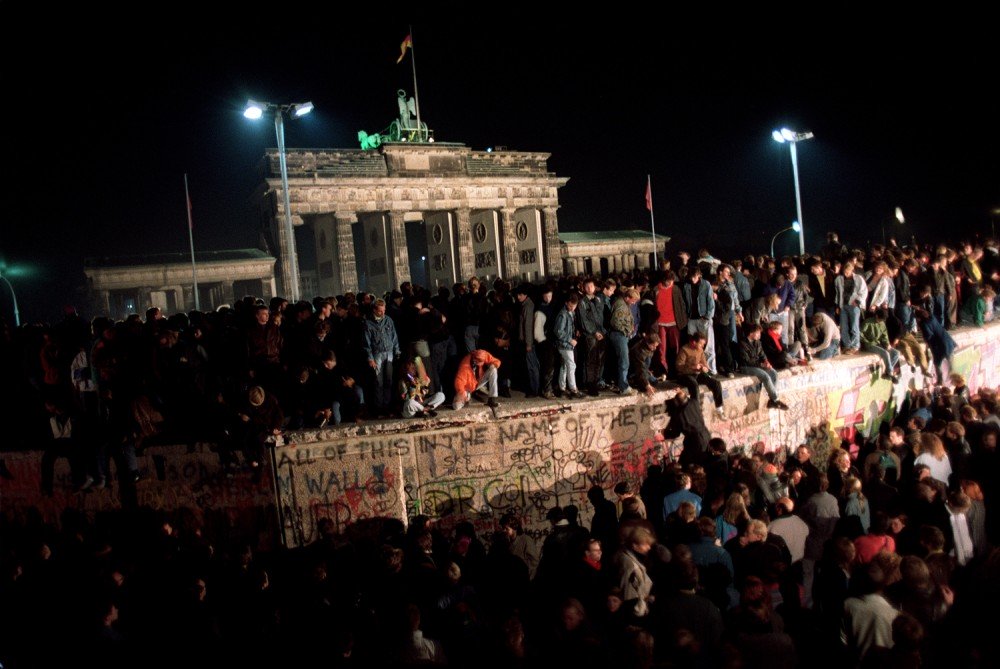 Caduta del Muro di Berlino del 9 novembre 1989: ecco 5 curiosità sull’evento che cambiò il mondo e decretò la fine del regime comunista