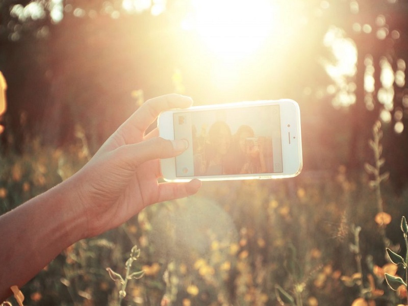 Postare troppi selfie nasconde un disturbo mentale