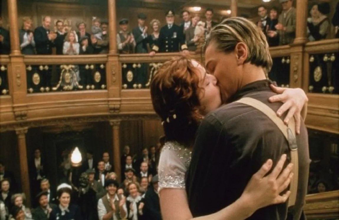 Il finale alternativo di Titanic, inserito nei contenuti extra dell’edizione DVD Collector’s del 2005, torna virale su Twitter