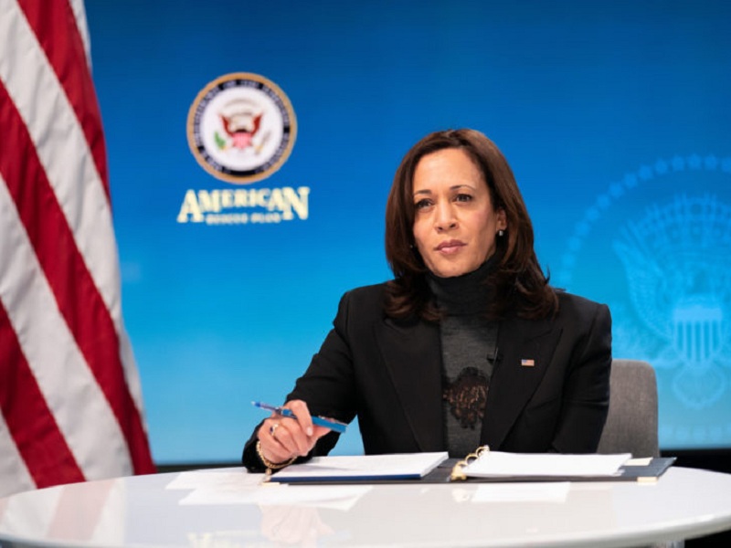 kamala harris migranti