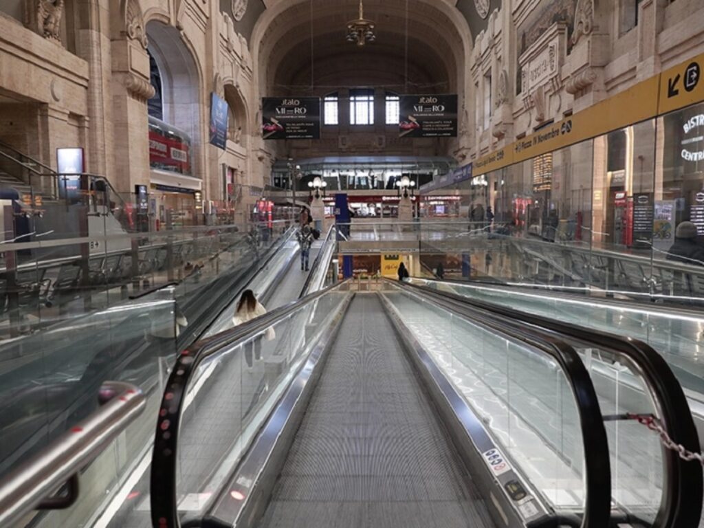 turista violentata stazione di milano