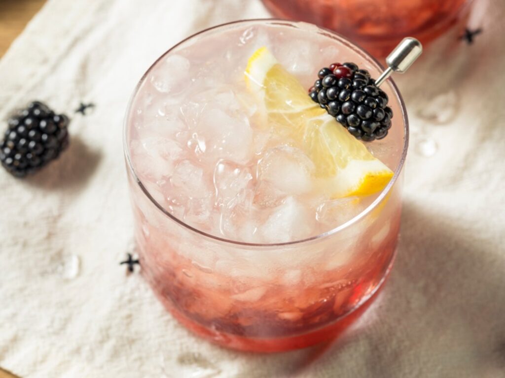 Cocktail Tabar Bramble con Gin Tabar Ciliegia di Vignola IGP