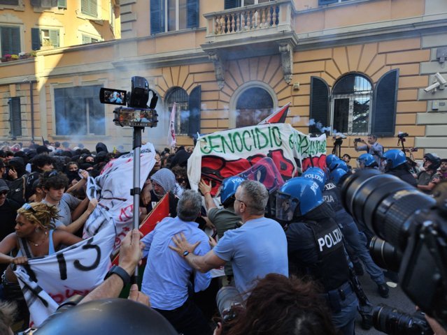 scontri corteo roma