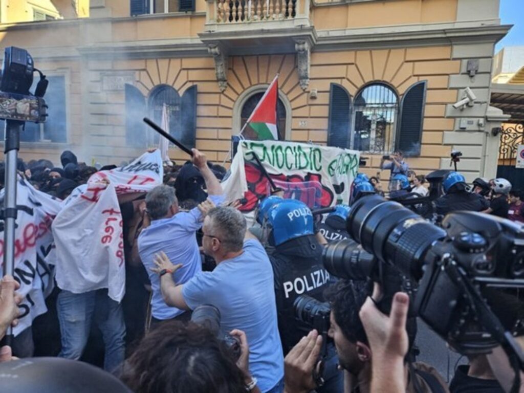 scontri corteo roma