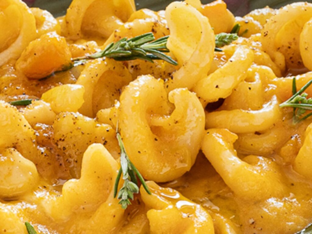 Pasta zucca, patate e provola