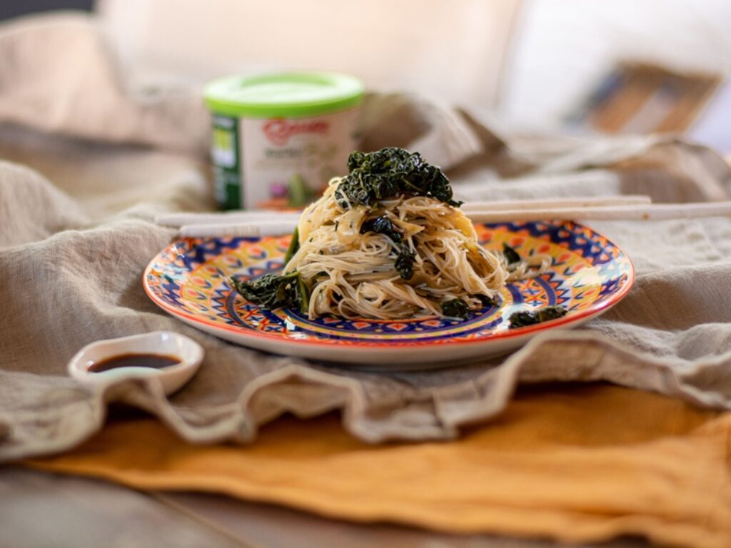 SPAGHETTI DI RISO CON VERDURE SALTATE