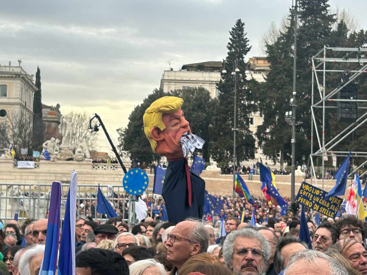 manifestazione piazza del popolo roma