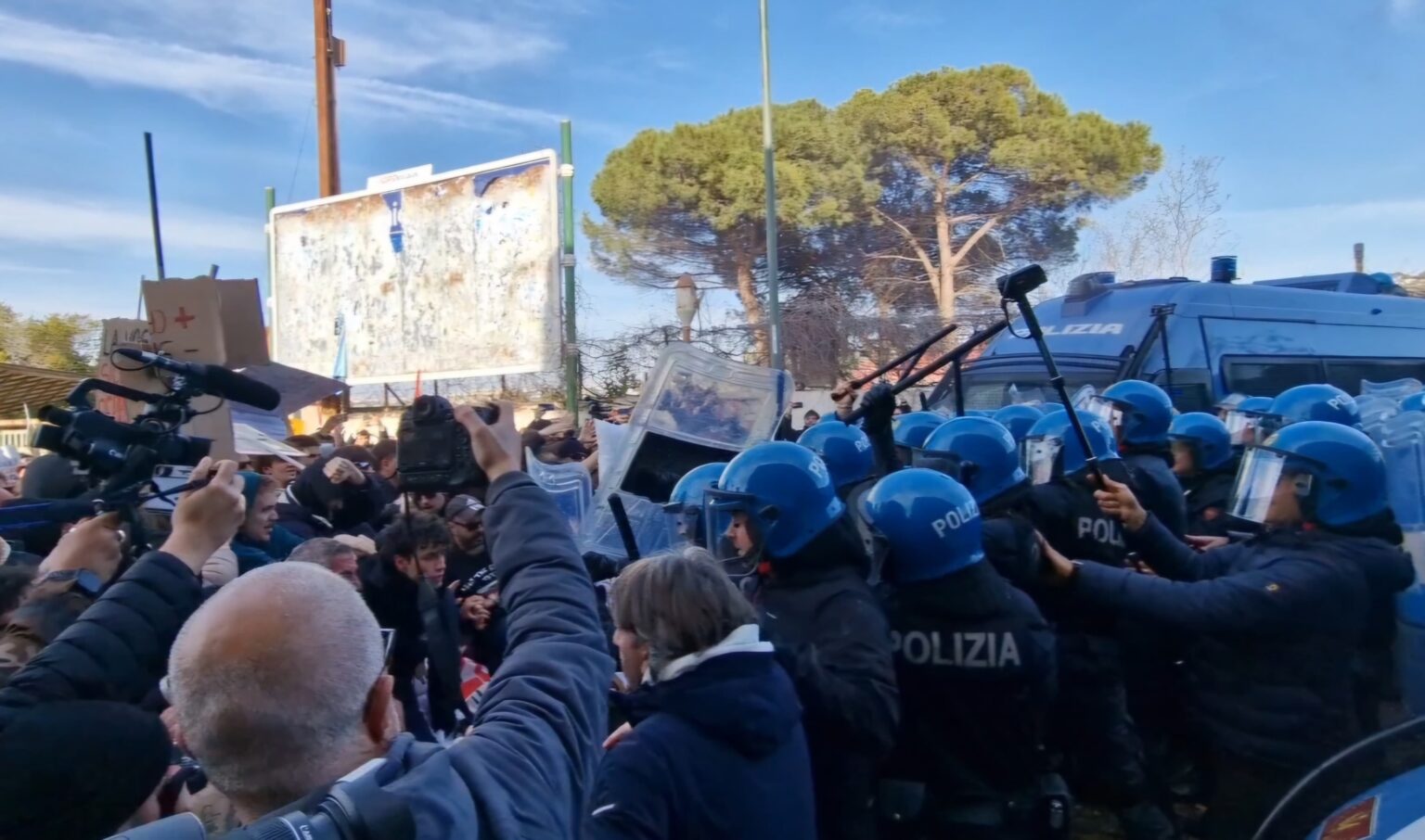 manifestazione bagnoli campi flegrei